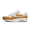 Nike Air Max 1 'Bronze' Orewood White - zijaanzicht van de sneaker