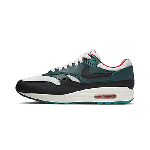 Nike Air Max 1 LeBron James Liverpool FB8914-100 hiel met YNWA logo.